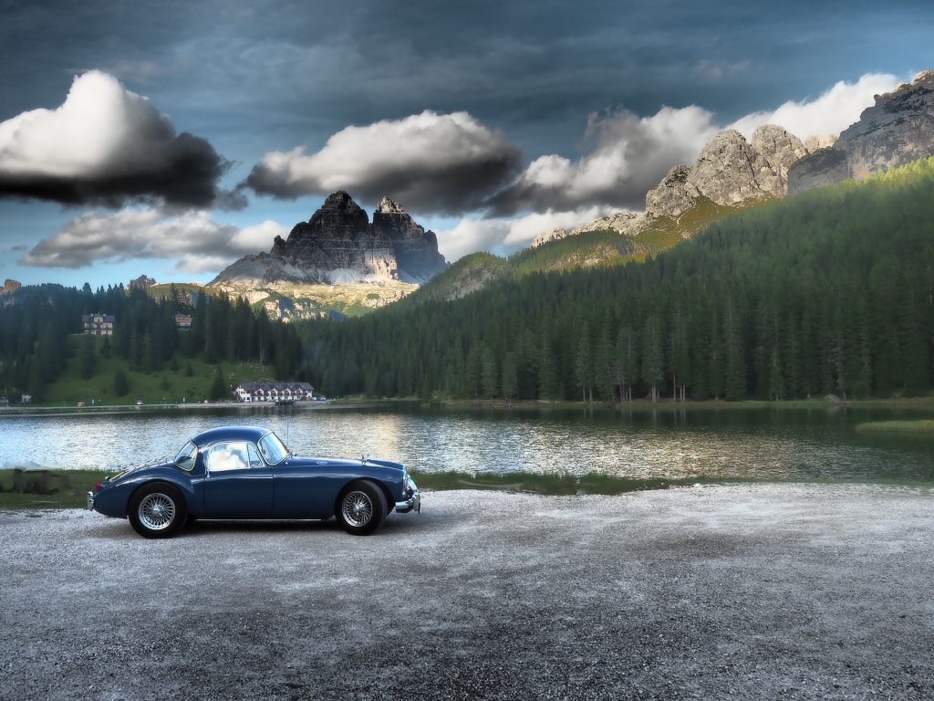 MGA Coupé vor Bergkulisse